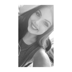 Meet your Posher, Gabriela